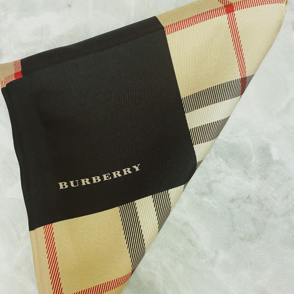 Burberry Vintage multicolor Silk Handkercheif